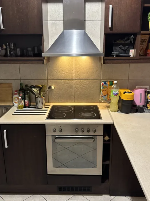 Budapest flat kitchen after a deep clean, hob and extractor hood wiped down